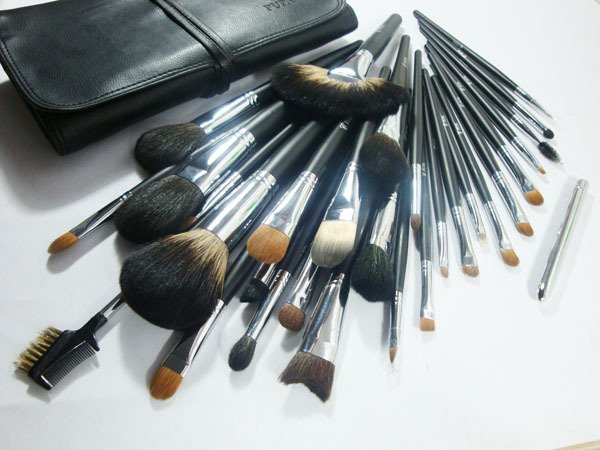 300215A02_cosmetic brush.jpg