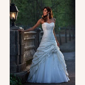 Floor-length Strapless Lace Diamond Embroidery Princess Wedding Dress