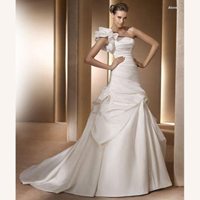 Women's Appliques Floor-length One Shoulder Wedding Dress