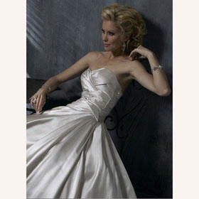 Embroidered Sleeveless Floor-Length Watteau Train Wedding Dresses