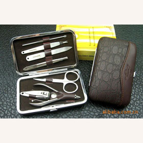 Wholesale Stainless steel nail clippers manicure sets Pedicure set Nail Tools 7 in 1 makeup set free shipping 10pcs/lot