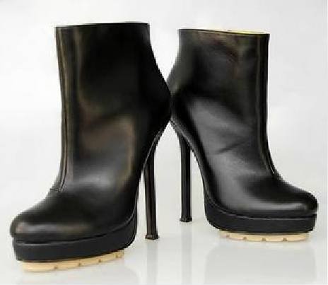 Impeccable Genuine Leather Roman Boot