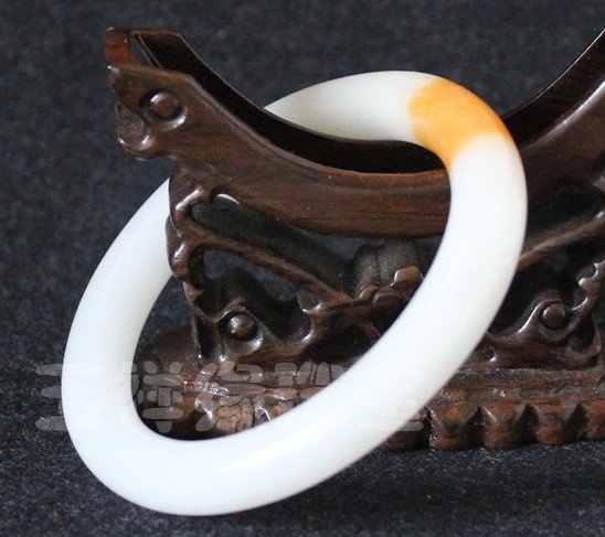 White Anniversary Jade Bracelet