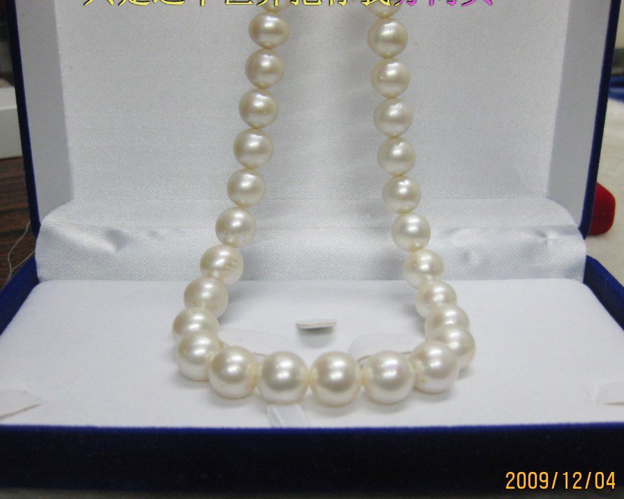 18 Inch Seawater White Pearl Necklaces