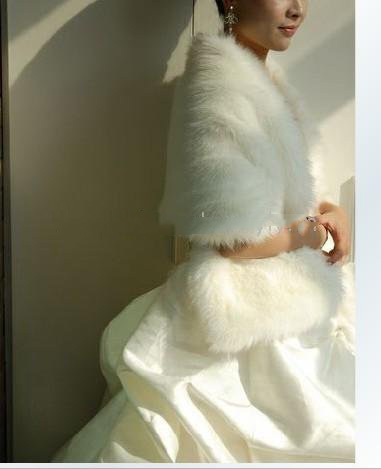 Elegance White Wool Wedding Wrap